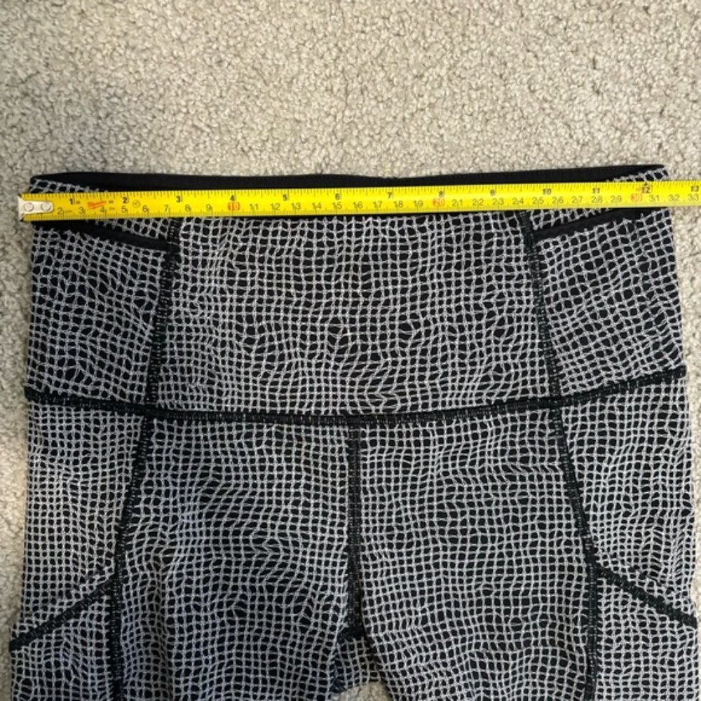 Lululemon Outrun Tight Fall Net White Black Side Pocket Workout Ankle Crop - Picture 14 of 16